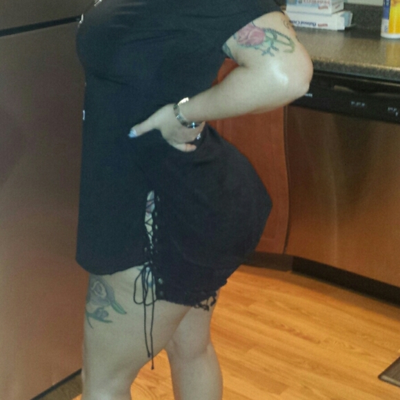 Black Tunic Long Side Slits Graphic Top - Picture 13 of 13